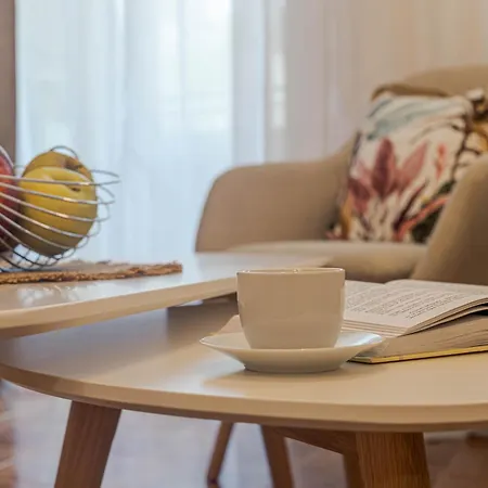 1br 8 Mins To With Designated Workspace