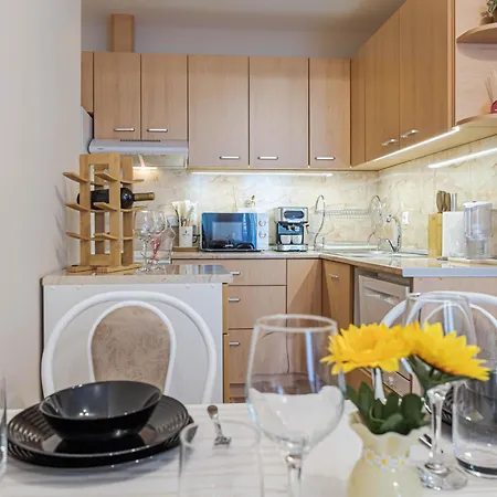 1br 8 Mins To With Designated Workspace شقة فارنا