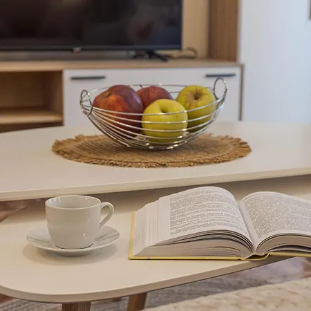 1br 8 Mins To With Designated Workspace شقة *