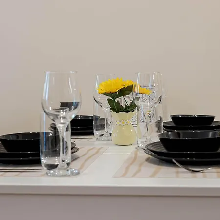 1br 8 Mins To With Free Street Parking Lägenhet *