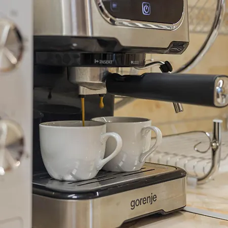 شقة 1br 8 Mins To With Designated Workspace فارنا