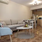 1br Nomad-friendly 15mins Walk To Centre With Designated Workspace * Warna