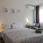 1br Nomad-friendly 15mins Walk To Centre With Designated Workspace * Warna