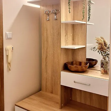 公寓 1br Nomad-friendly 15mins Walk To Centre With Designated Workspace 瓦爾納