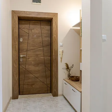 1br Nomad-friendly 15mins Walk To Centre With Designated Workspace * 瓦爾納