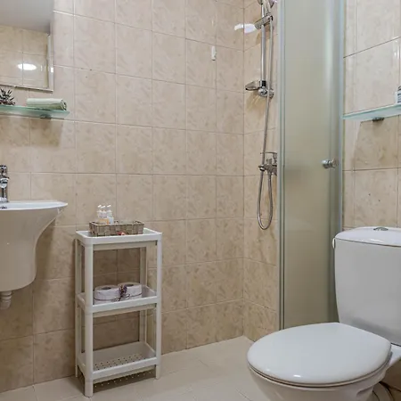 1br Nomad-friendly 15mins Walk To Centre With Designated Workspace