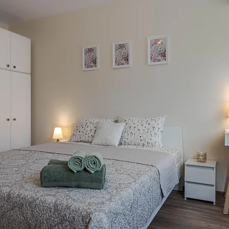 1br 8 Mins To With Designated Workspace *