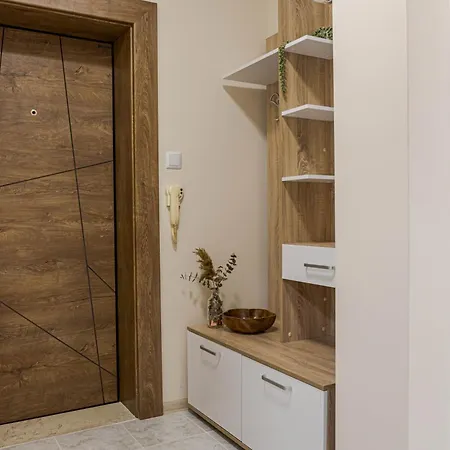 公寓 1br Nomad-friendly 15mins Walk To Centre With Designated Workspace 瓦爾納