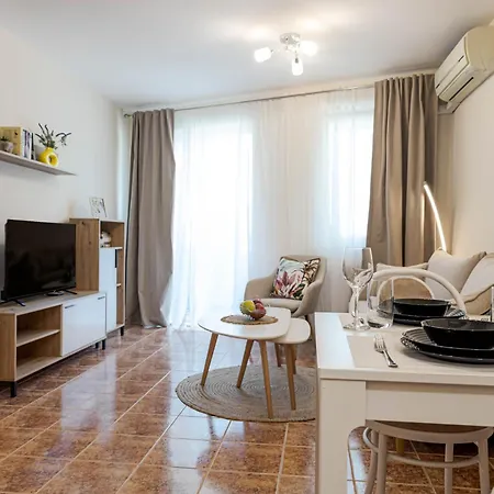 1br 8 Mins To With Designated Workspace