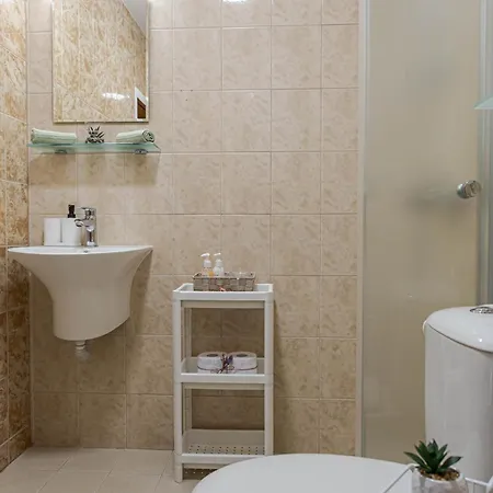 1br Nomad-friendly 15mins Walk To Centre With Designated Workspace 瓦爾納