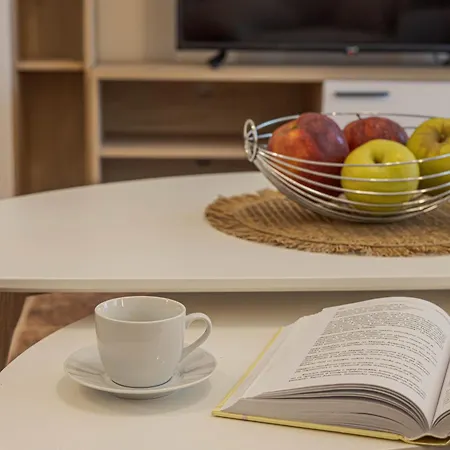 Apartmán 1br Nomad-friendly 15mins Walk To Centre With Designated Workspace Varna