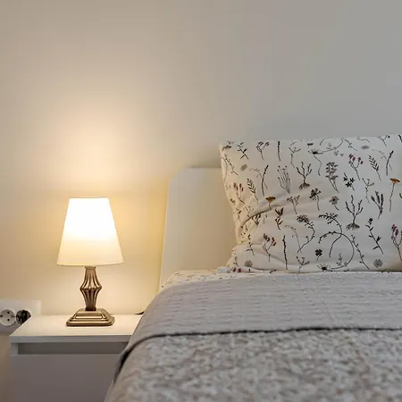 1br Nomad-friendly 15mins Walk To Centre With Designated Workspace *