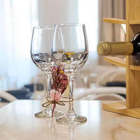 1br 8 Mins To With Designated Workspace Várna