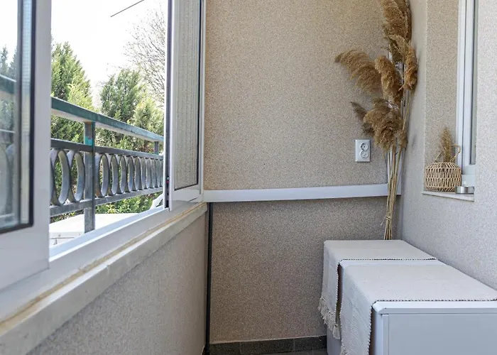 1br 8 Mins To With Designated Workspace Lejlighed Varna