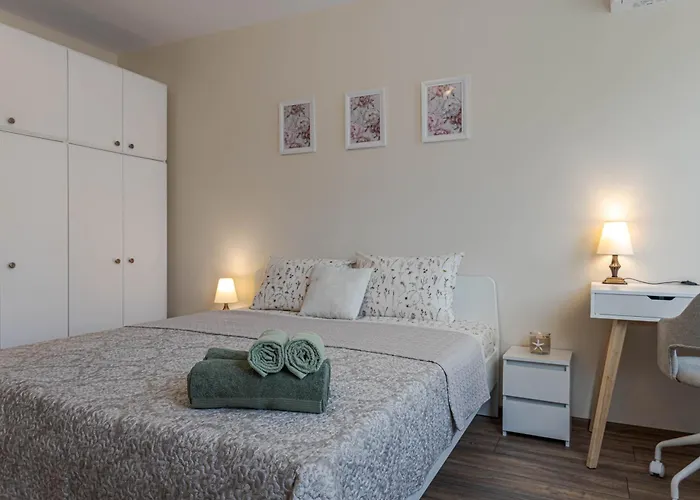 1br 8 Mins To With Designated Workspace *