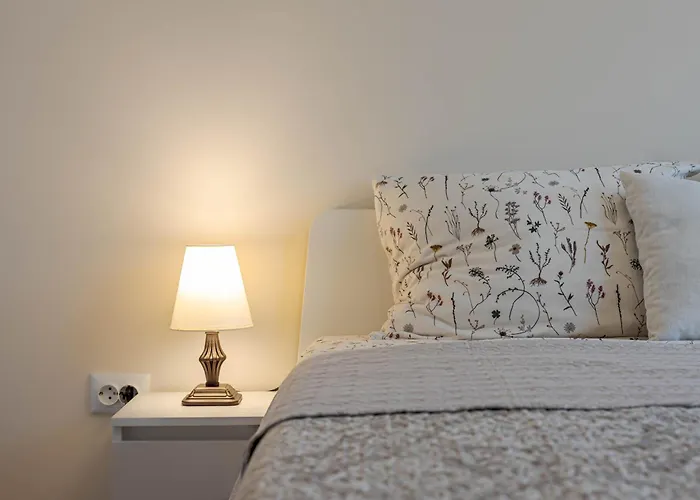 1br 8 Mins To With Designated Workspace *